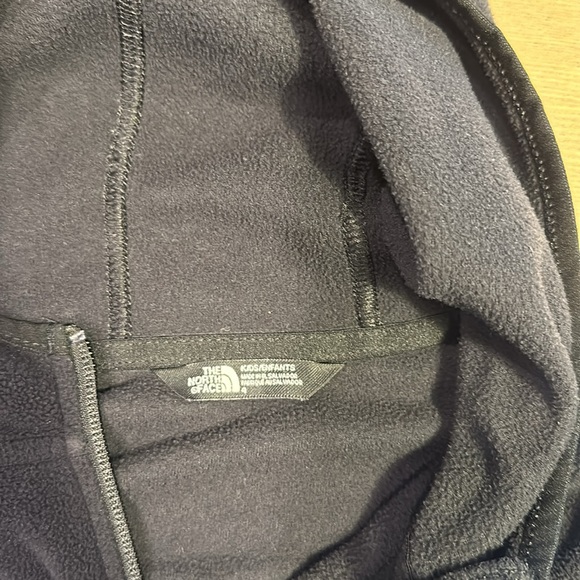 North Face light weight fleece. Size 4. - Picture 4 of 4